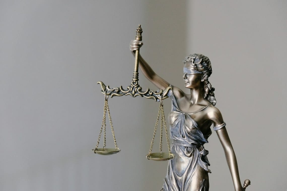 Comparativa entre modelos de desarrollo ERPs libre y propietario